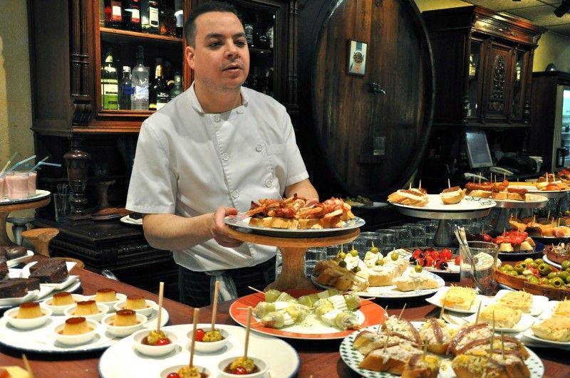 Barcelona: Evening Food and Wine Tasting Tour - Key Points