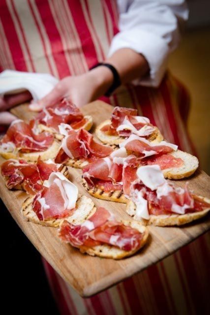 Barcelona: Evening Walking Tour in the Gaudi Area With Tapas - Modernisme Architecture in LEixample