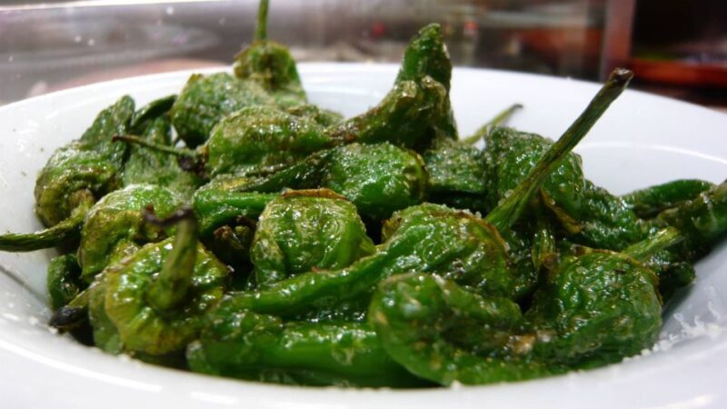 Barcelona: Evening Walking Tour in the Gaudi Area With Tapas - Expert Food Guide Insights