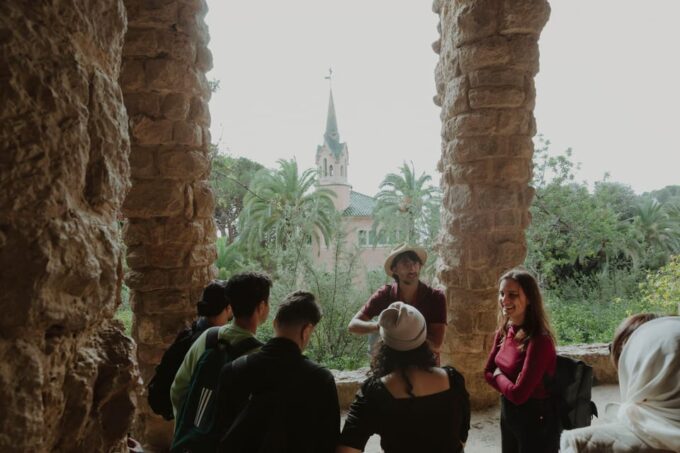 Barcelona: Exclusive Park Güell Private Guided Tour - Uncovering Gaudís Unique Vision