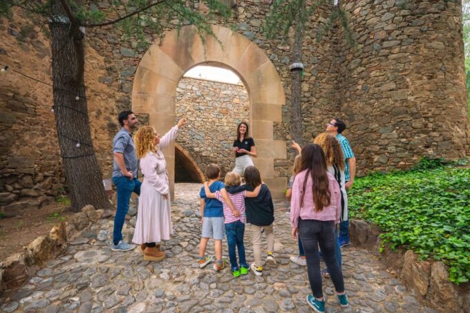 Barcelona: Exploring Gaudís Hidden Gem, Bellesguard Tower - Experiencing the Tranquil Gardens and Views