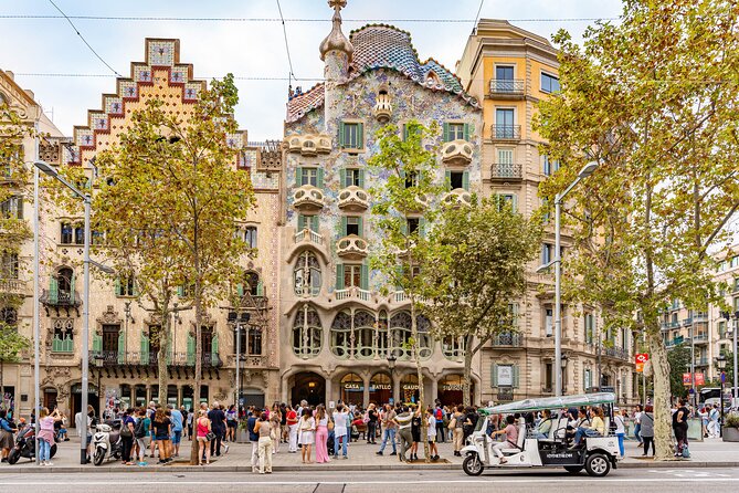 Barcelona Express Tour in a Private Eco Tuk Tuk - Tour Experience and Highlights