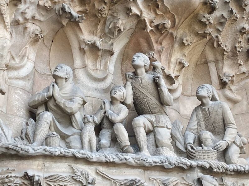Barcelona: Fast Track Guided Tour of Sagrada Familia - History and Symbolism of Sagrada Familia