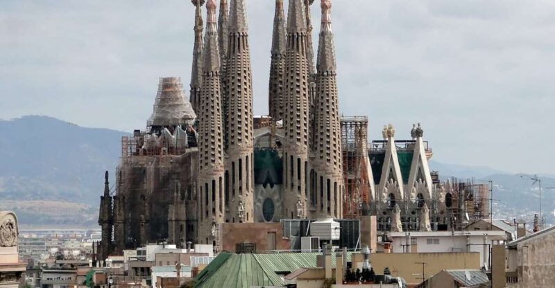 Barcelona: Fast Track Guided Tour of Sagrada Familia - Architect Antonio Gaudi and Catalan Modernism