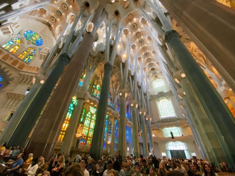 Barcelona: Fast Track Guided Tour of Sagrada Familia - Skip-the-Line Access and Guided Experience