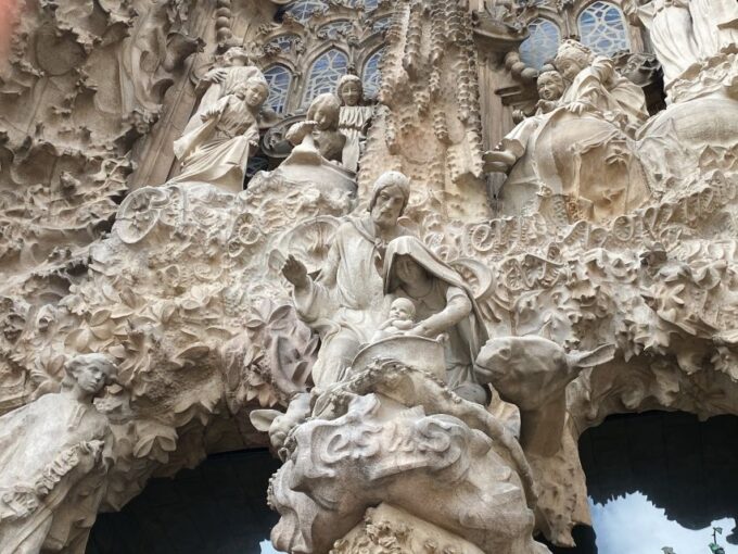 Barcelona: Fast Track Guided Tour of Sagrada Familia - Dress Code and Photography Restrictions