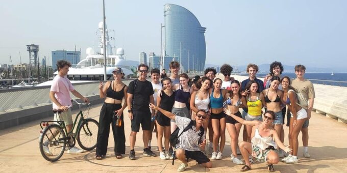 Barcelona First Time: City Bike Tour Highlights With Locals - Private Tour Arrangements
