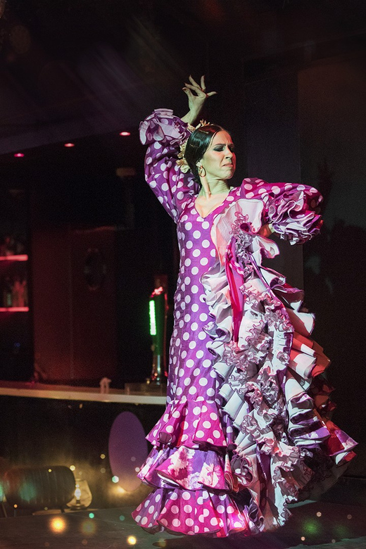 Barcelona: Flamenco Show With Drink at La Rambla - Key Points