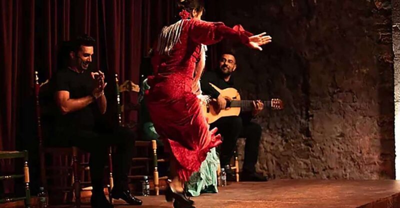 Barcelona: Flamenco & Walking Tour With Tapas in El Born - Itinerary Highlights