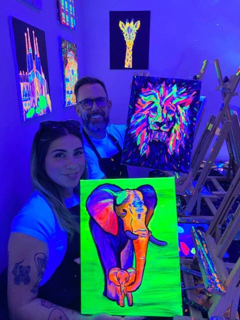 Barcelona: Fluorescent Paint and Wine Workshop - Experience Details