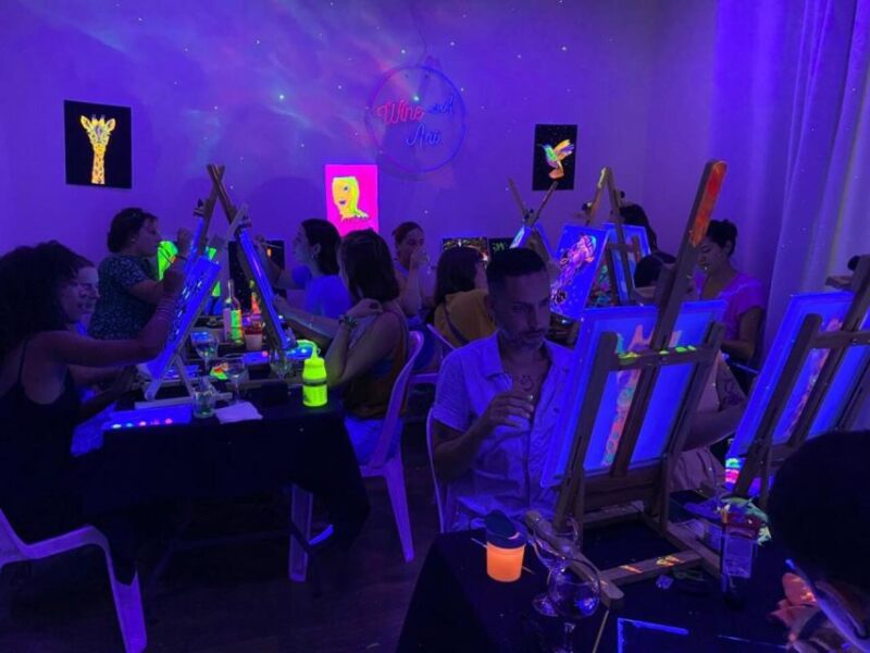 Barcelona: Fluorescent Paint and Wine Workshop - Highlights