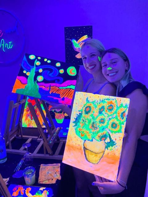 Barcelona: Fluorescent Paint and Wine Workshop - What to Expect
