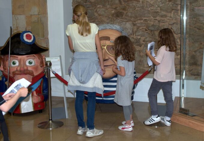 Barcelona for Kids: Dragons, Giants and Kings Tour - Scavenger Hunt and Magic Tricks