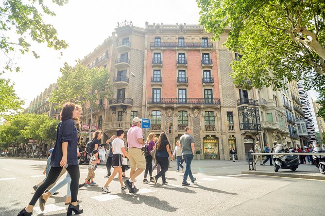 Barcelona Gaudi and Sagrada Familia Tour - Exploring Passeig De Gracia