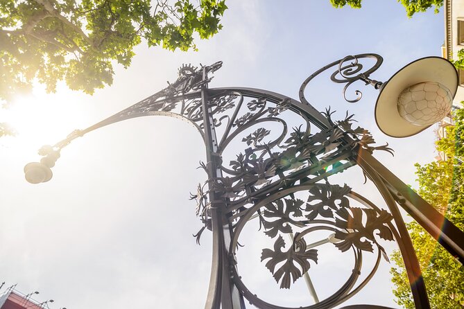 Barcelona Gaudi and Sagrada Familia Tour - Visiting the Sagrada Familia