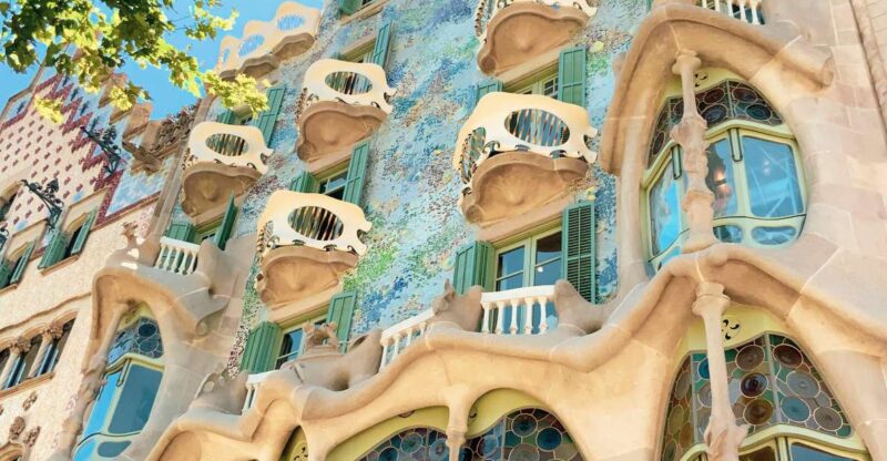 Barcelona: Gaudí Free Walking Tour - Experience and Highlights
