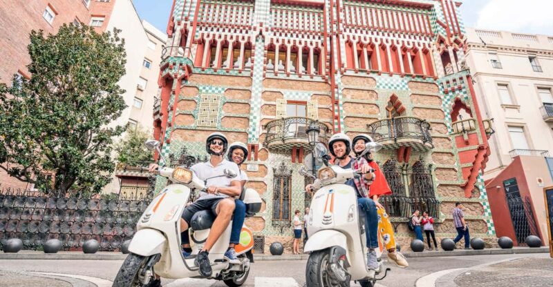 Barcelona Gaudí Guided Tour: Walking Tour & Vespa Tour 5h - Key Points