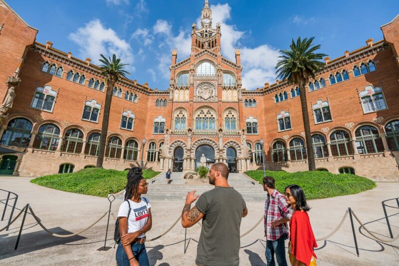 Barcelona Gaudí Guided Tour: Walking Tour & Vespa Tour 5h - Sagrada Familia