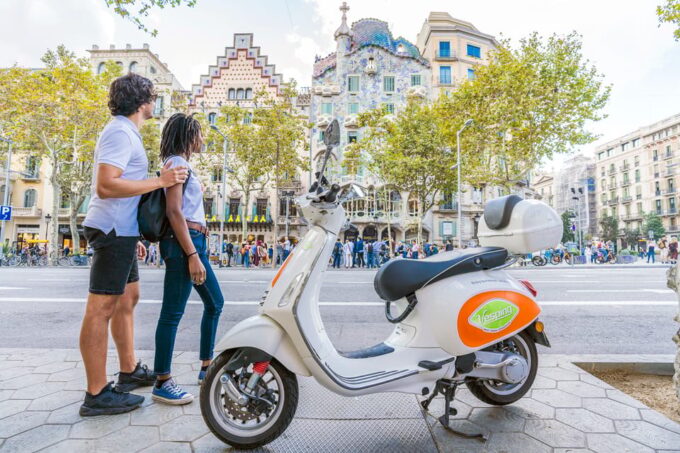 Barcelona Gaudí Guided Tour: Walking Tour & Vespa Tour 5h - Tour Inclusions