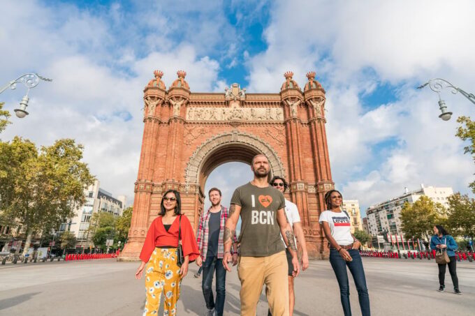 Barcelona Gaudí Guided Tour: Walking Tour & Vespa Tour 5h - Additional Details