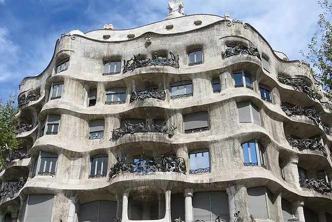 Barcelona : Gaudi & Sagrada Familia Private Tour (Skip The Line Entrance) - Tour Structure and Group Size