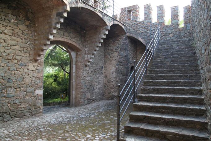 Barcelona: Gaudí's Bellesguard Tower - Audio Guide and Tour Options Available