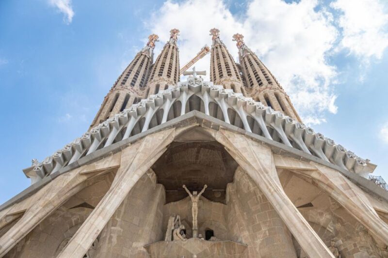 Barcelona: Gaudís City Masterpieces Self-Guided Audio Tour - Requirements and Recommendations