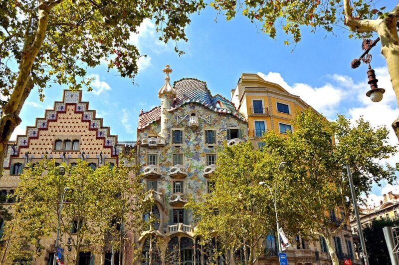 Barcelona: Gaudí's Masterpieces and Modernism Private Tour - Key Points