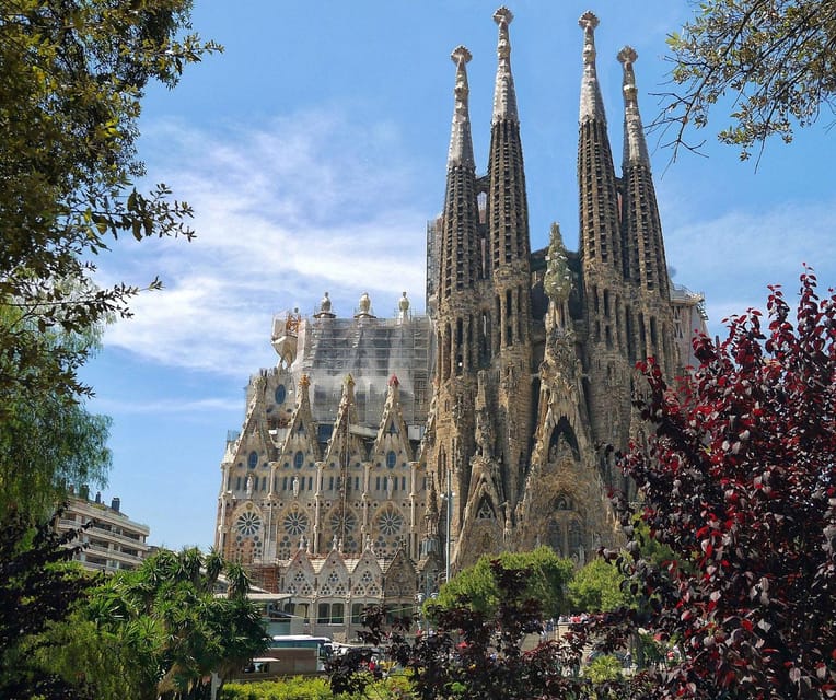 Barcelona: Gaudí's Masterpieces and Modernism Private Tour - Tour Features