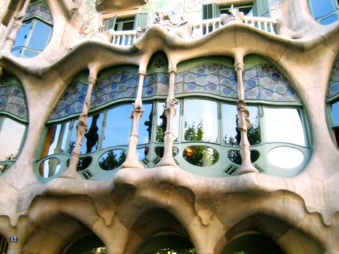 Barcelona: Gaudí's Park Güell and Casa Batlló Private Tour - Tour Highlights