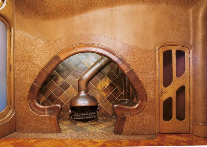 Barcelona: Gaudí's Park Güell and Casa Batlló Private Tour - Meeting Point and Inclusions