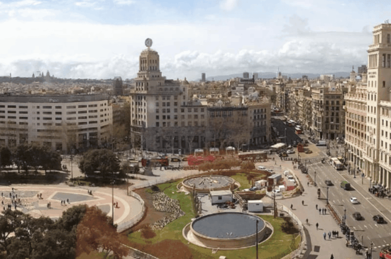 Barcelona: Gothic Quarter and Sagrada Familia Private Tour - Key Points