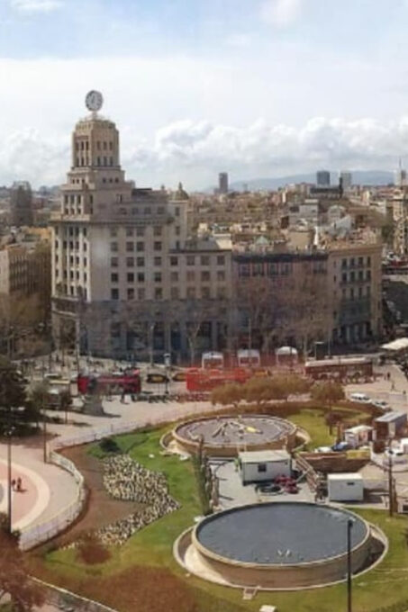 Barcelona: Gothic Quarter and Sagrada Familia Private Tour - Accessibility Information