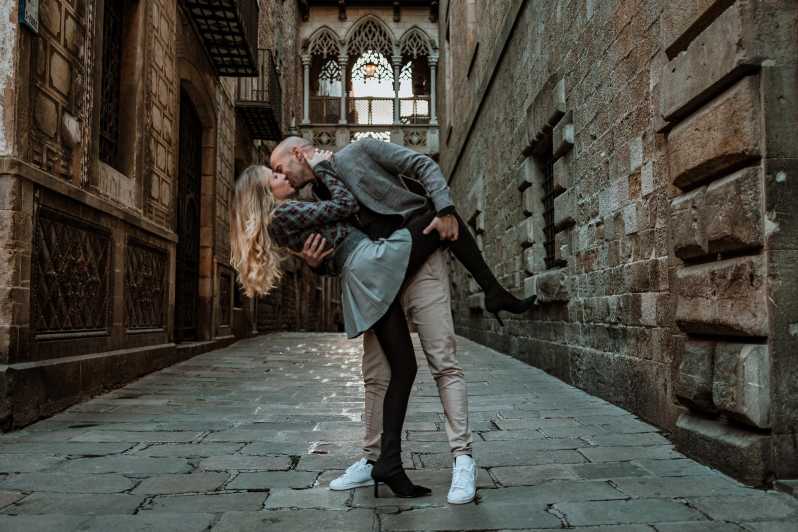 Barcelona: Gothic Quarter Cinematic Photoshoot and Guide - Camera and Editing Options