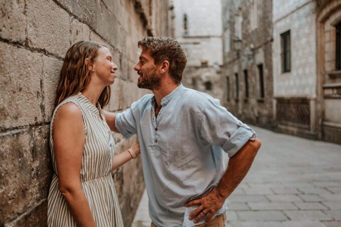 Barcelona: Gothic Quarter Cinematic Photoshoot and Guide - Capturing Iconic Locations