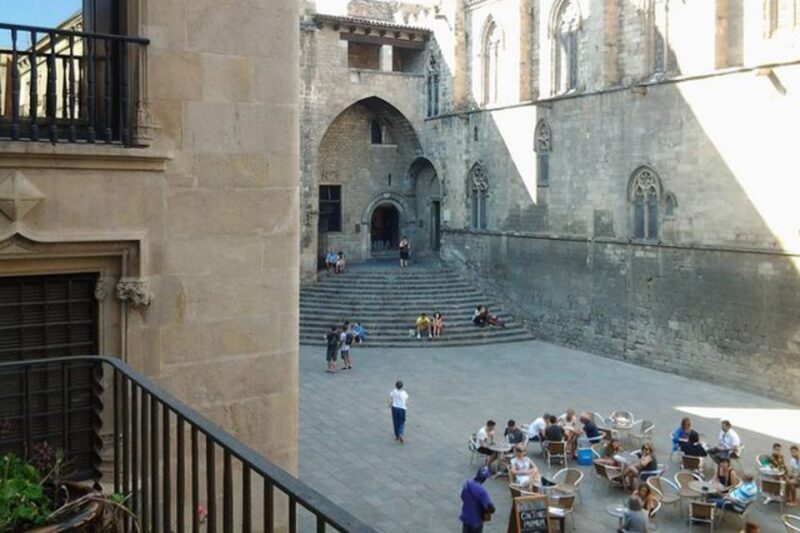 Barcelona: Gothic Quarter Legends Walking Tour With Tapas - Key Points