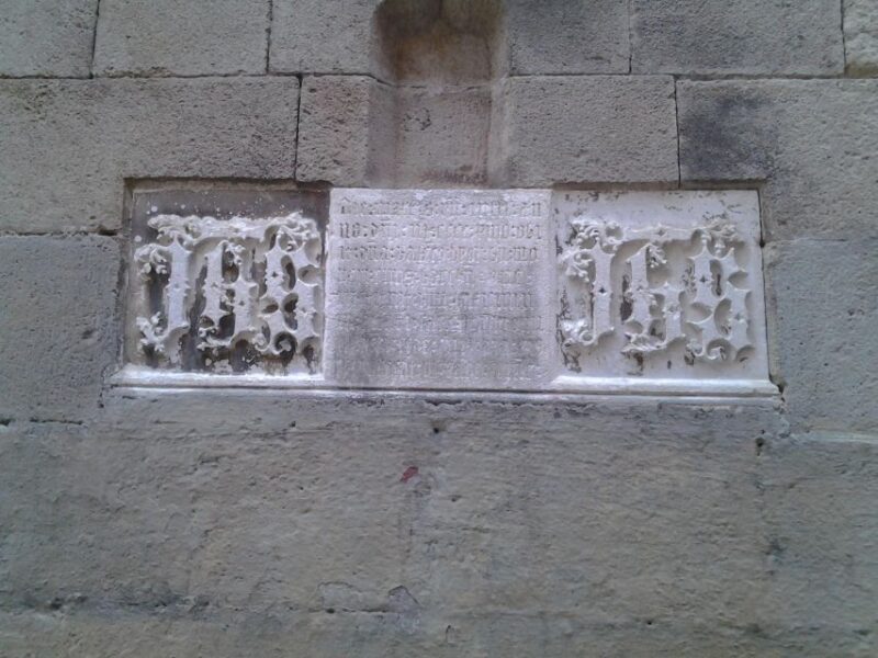 Barcelona: Gothic Quarter Legends Walking Tour With Tapas - Guided by Local Experts