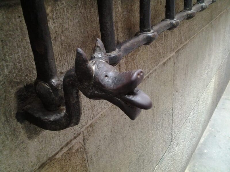 Barcelona: Gothic Quarter Legends Walking Tour With Tapas - Tapas and Drinks