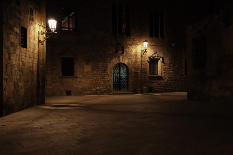 Barcelona: Gothic Quarter Night Walk Mysteries and Legends - Key Points