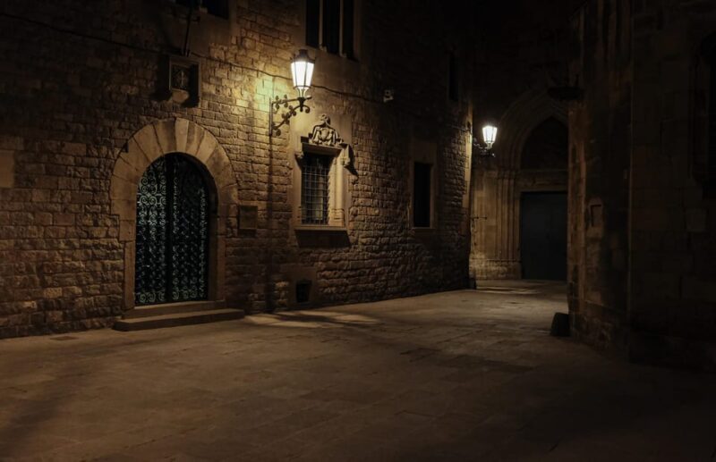 Barcelona: Gothic Quarter Night Walk With Storyteller - Customer Reviews