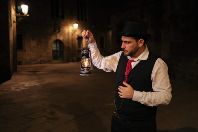 Barcelona: Gothic Quarter Night Walk With Storyteller - Recommended Attire