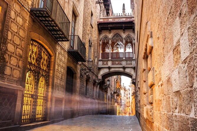 Barcelona Gothic Quarter Scavenger Hunt and City Highlights Walking Tour - Key Sights and Highlights