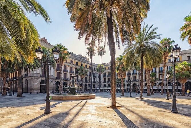 Barcelona Gothic Quarter Scavenger Hunt and City Highlights Walking Tour - Scavenger Hunt and Teamwork