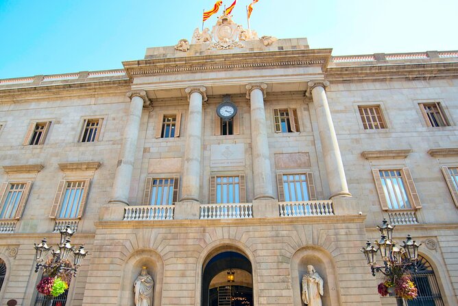 Barcelona Gothic Quarter Scavenger Hunt and City Highlights Walking Tour - Navigation With Smartphone App