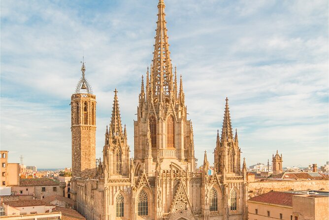 Barcelona Gothic Quarter Scavenger Hunt and City Highlights Walking Tour - Ideal for Groups and Families