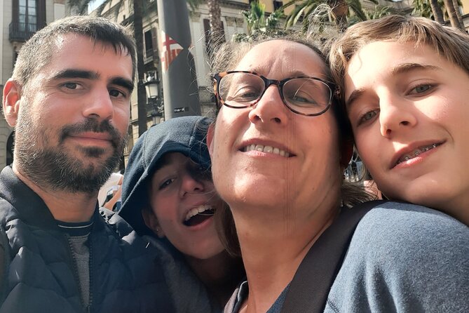 Barcelona Gothic Quarter Scavenger Hunt and City Highlights Walking Tour - Accessibility and Recommendations