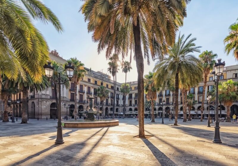 Barcelona, Gothic Quarter: Scavenger Hunt & Self-Guided Tour - Explore the Gothic Quarter