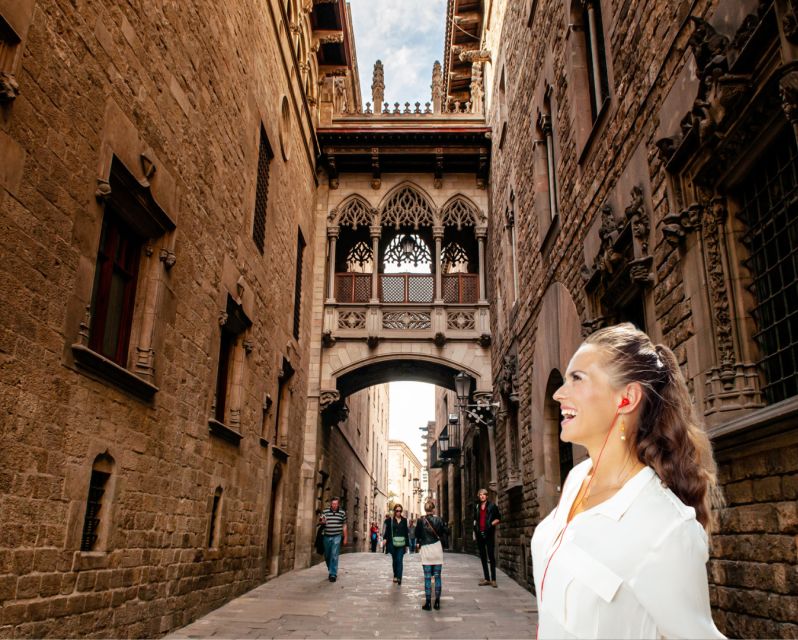 Barcelona Gothic Quarter: Walking Tour With Audio Guide - Tour Features