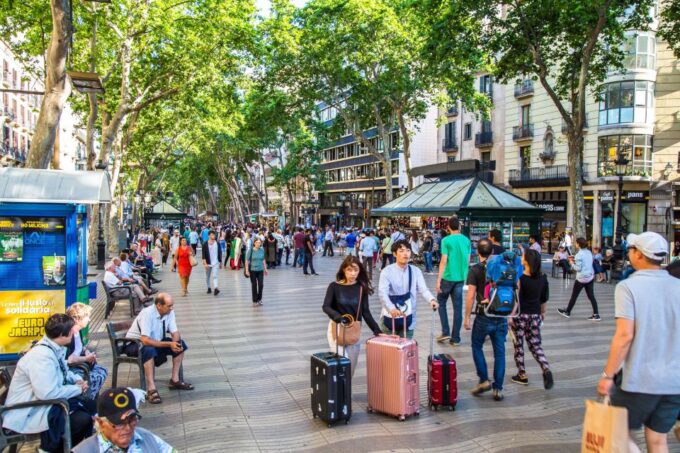 Barcelona Gothic Quarter: Walking Tour With Audio Guide - Booking and Pricing