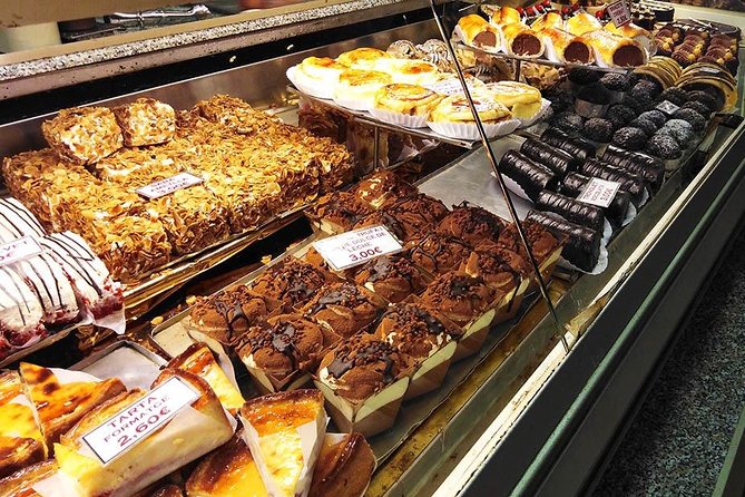Barcelona Guided Street Food Tour and Gothic Quarter Visit - Exploring the Gothic Quarter